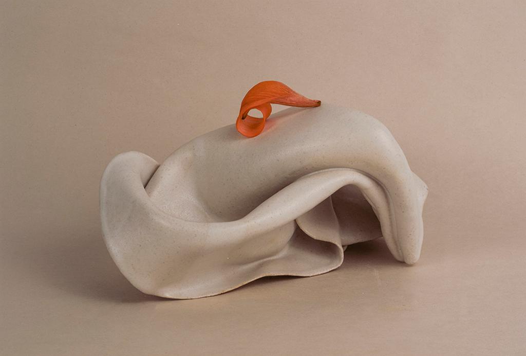 Michelle Bui - Porcelain and daylily petal, 2023