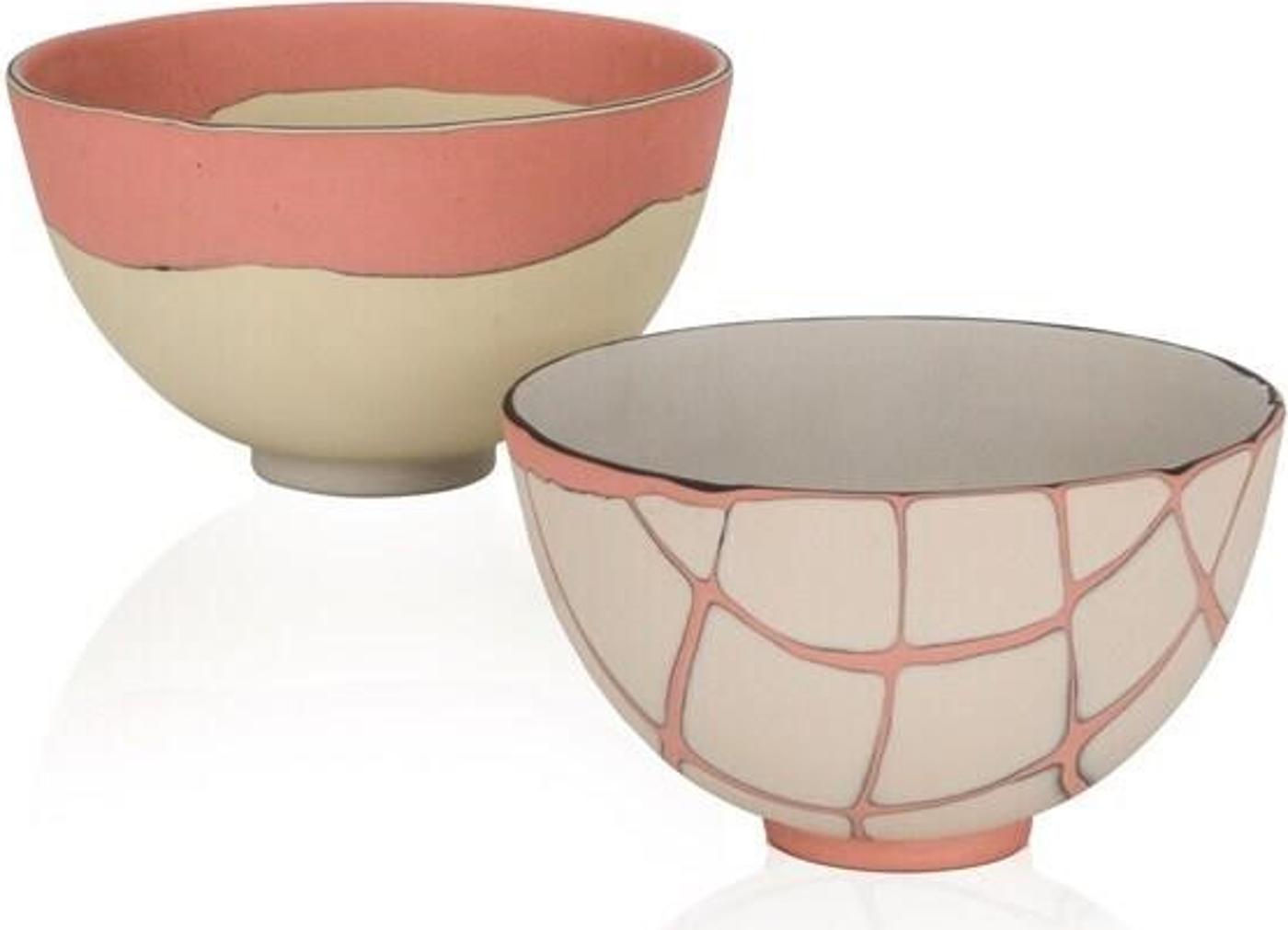 Susan Nemeth (1957) - Two inlaid porcelain bowls with unique distinguishing pink designs painted throughout