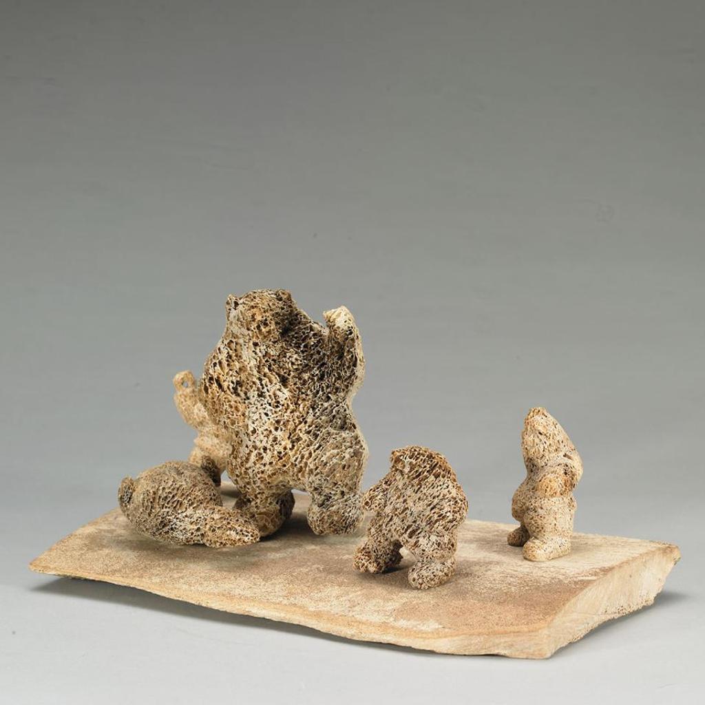 Roopee Natsiapic - Bears And People