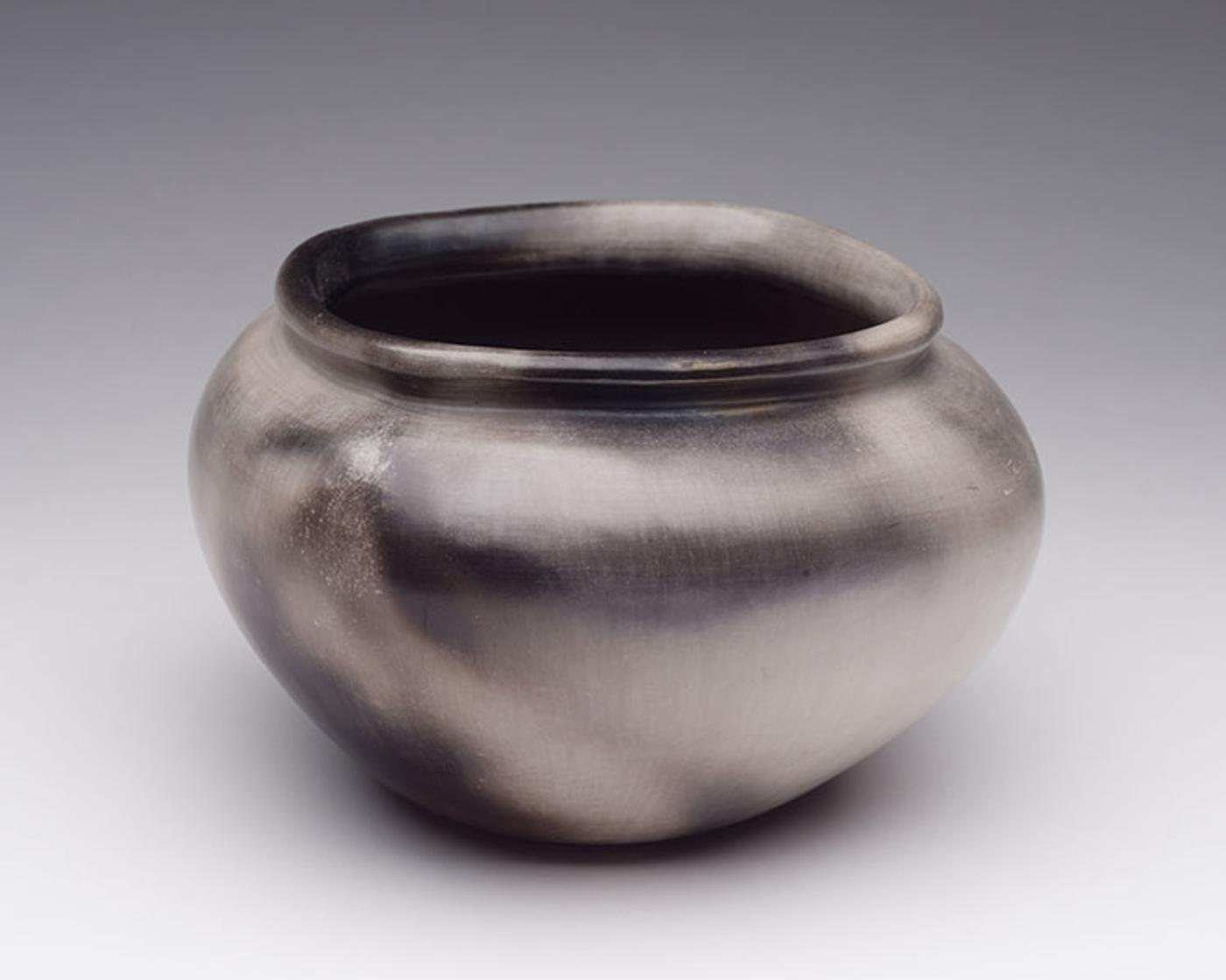 Laura Wee Lay Laq - Grey Vessel