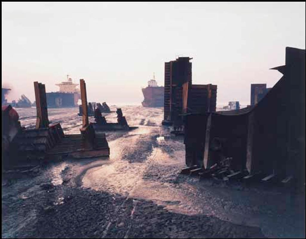 Edward Burtynsky (1955) - Shipbreaking #13, Chittagong, Bangladesh