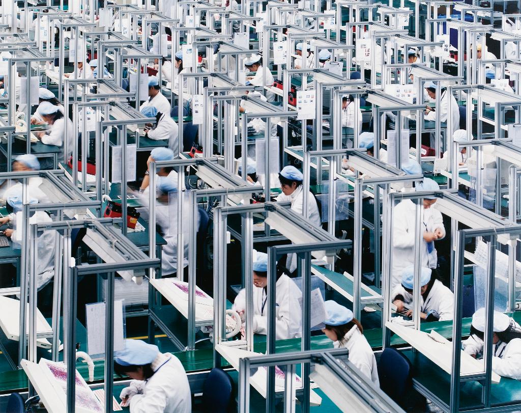 Edward Burtynsky (1955) - Manufacturing #16, Bird Mobile, Ningbo, Zhejiang Province, China