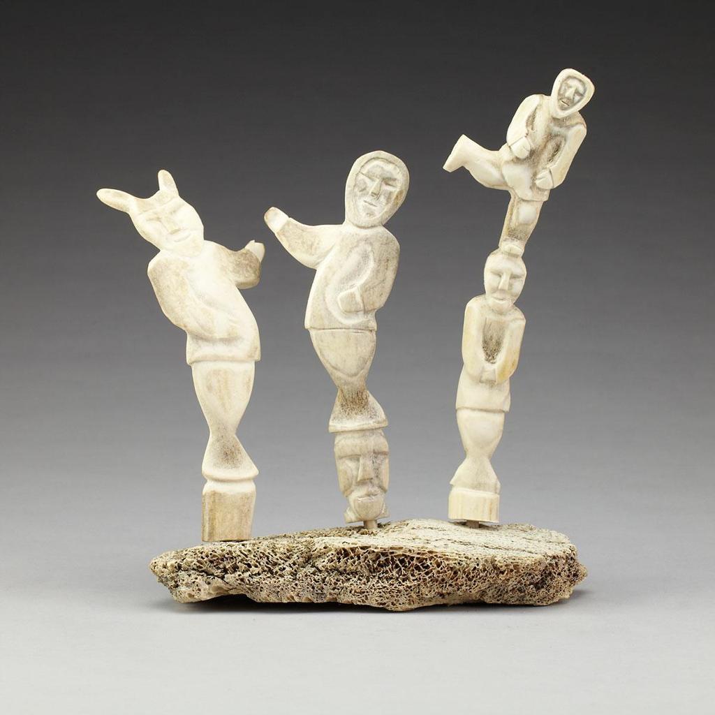 Kalluq Palituq (1944) - Figures On Base