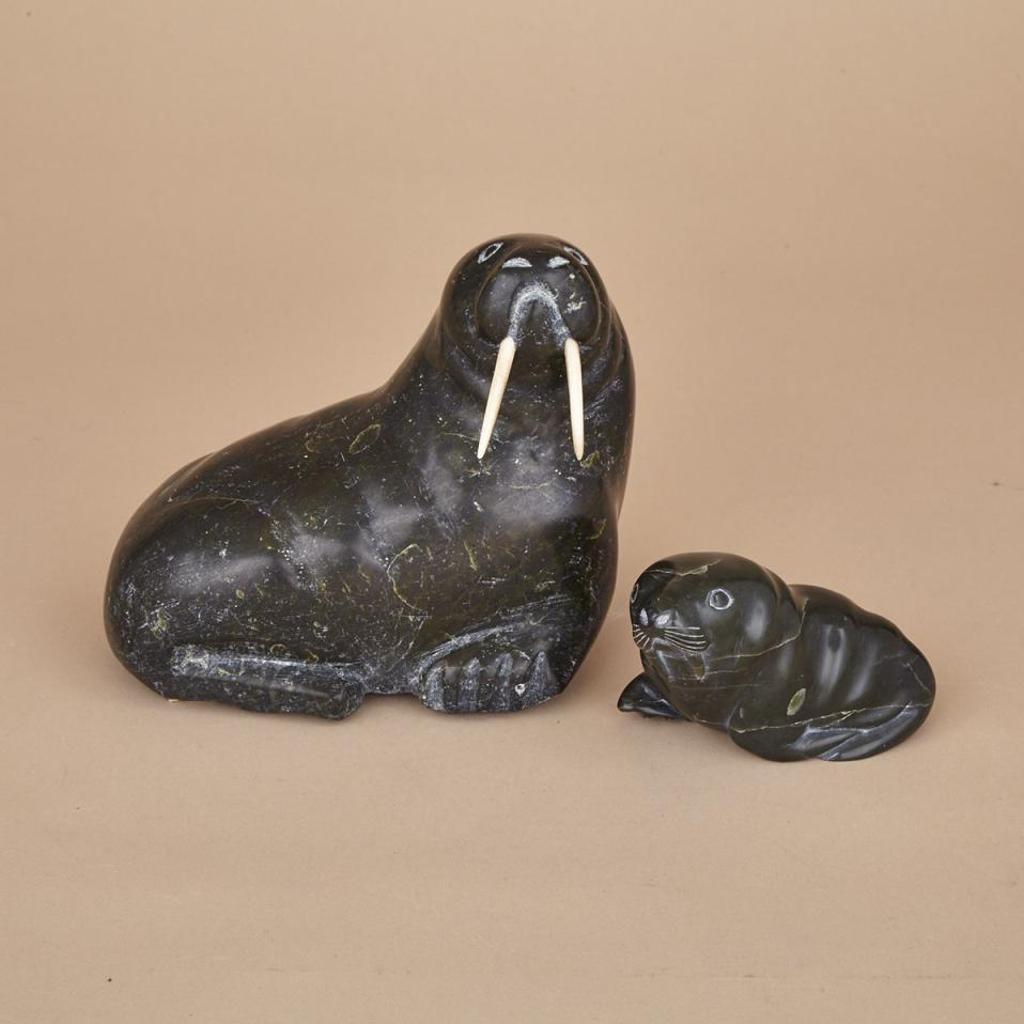 Lucassie Echalook (1942) - Two Walruses