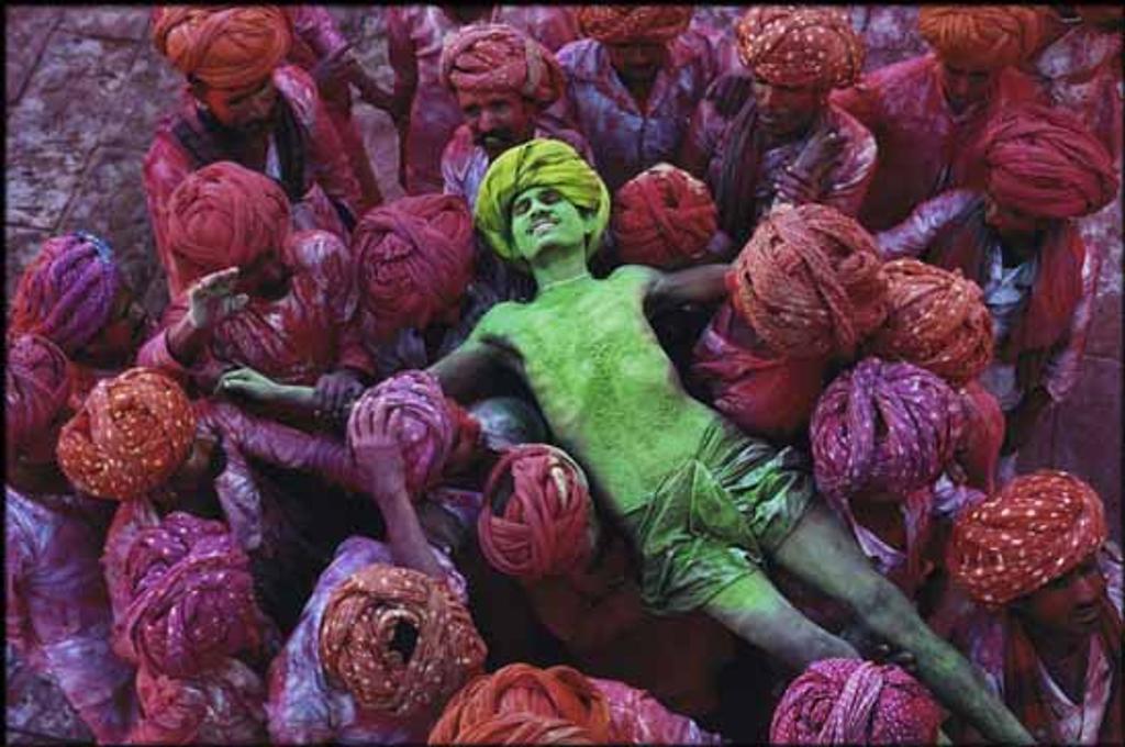 Steve McCurry (1950) - Holi Festival, Rajasthan, India