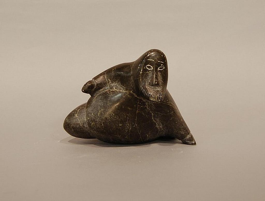 David Issigaituk (1936) - Beach a green soapstone