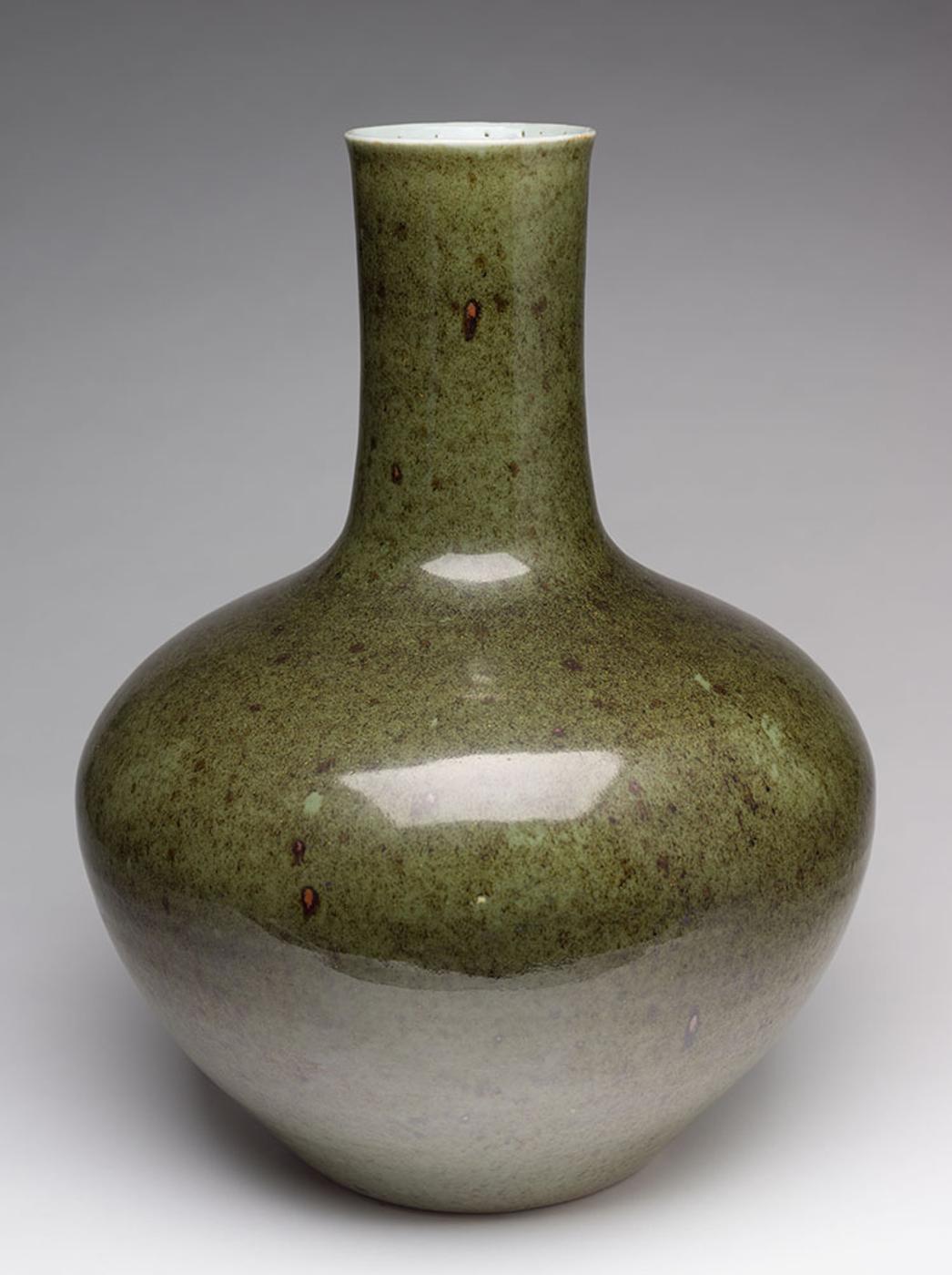 Chinese Art - An Unusual and Large Chinese Green Glazed Vase, Tianqiuping, Qianlong Mark, 19th Century