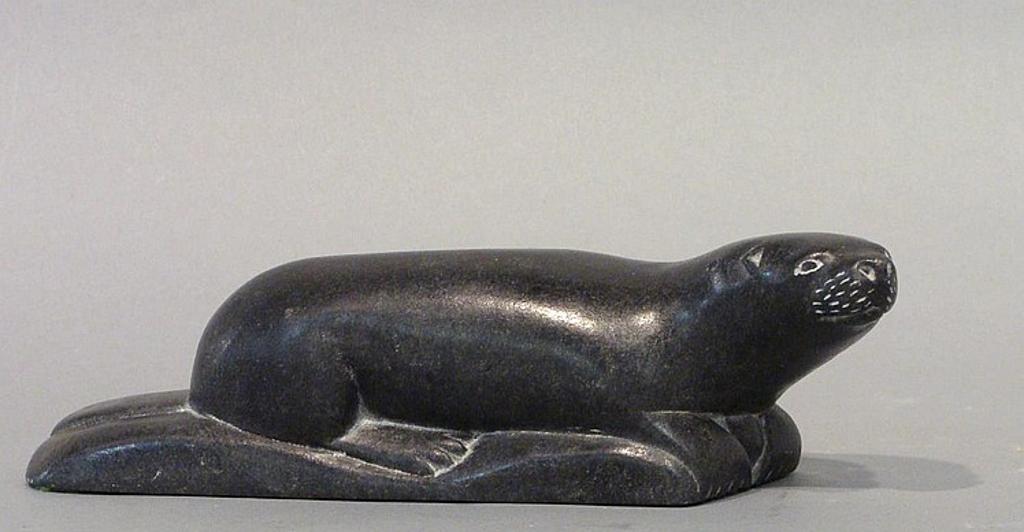 Peter Ussuqi Anauta (1934) - a grey soapstone