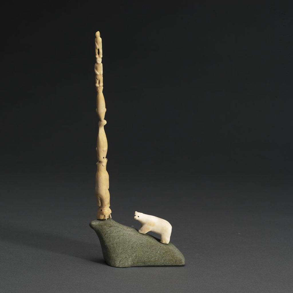 Rosa Arnarudluk Kanayok (1914-1984) - Totem And Bear On Base