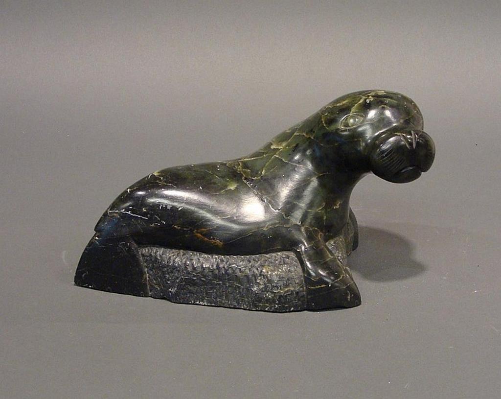 Pauloosie Kasadluak (1938) - a green soapstone