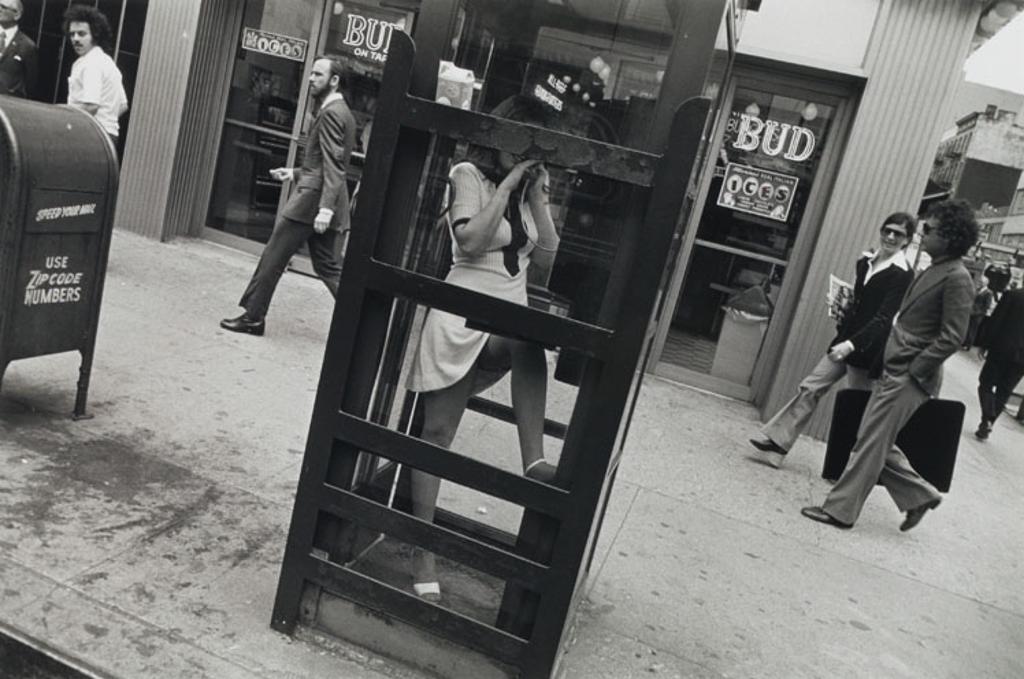 Garry Winogrand (1928-1984) - New York City (from the Women are Beautiful series)