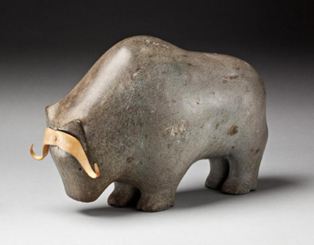 Dominic Kingilik (1939-1990) - Grey stone and muskox horn