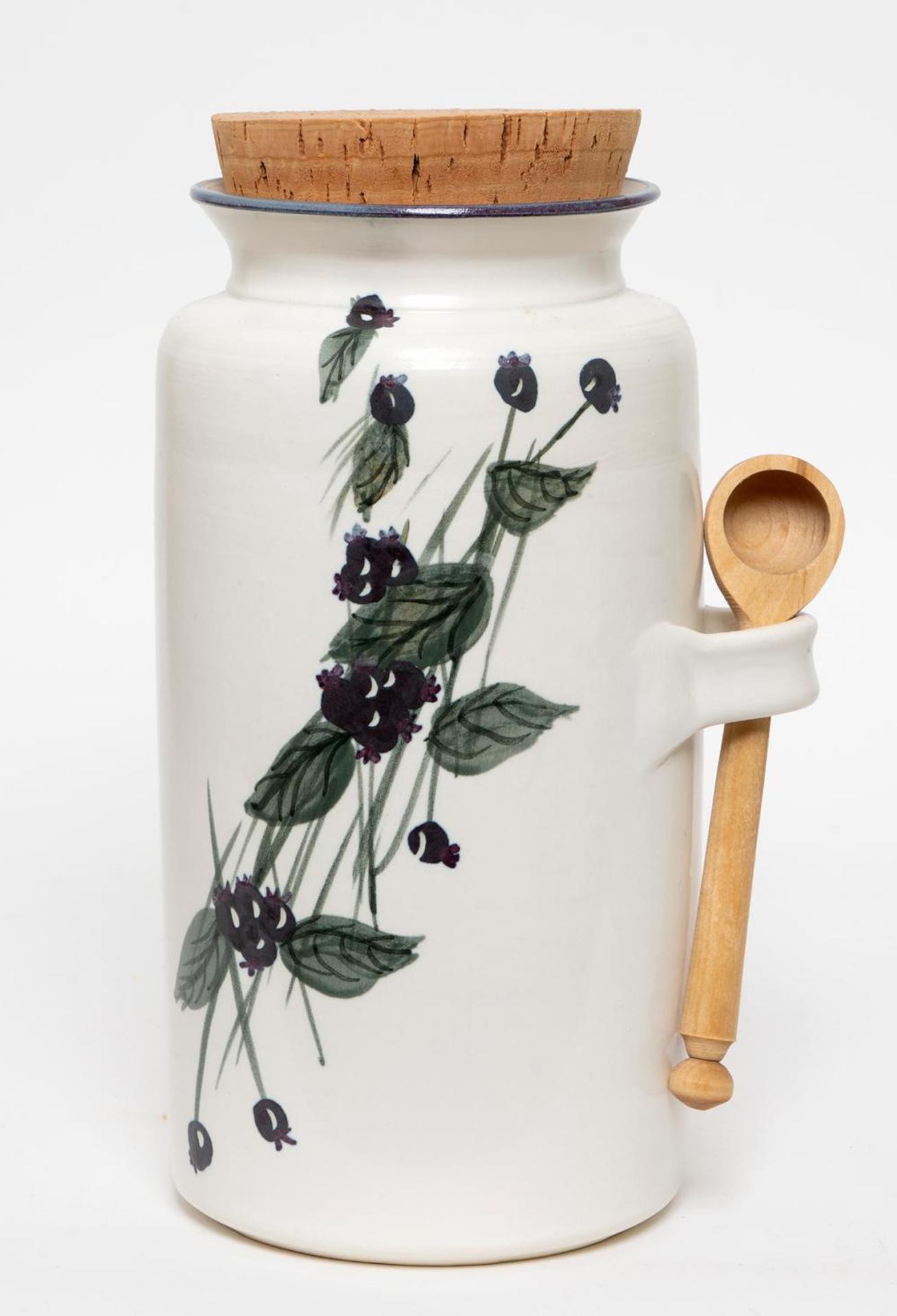 Jen - Container with Spoon