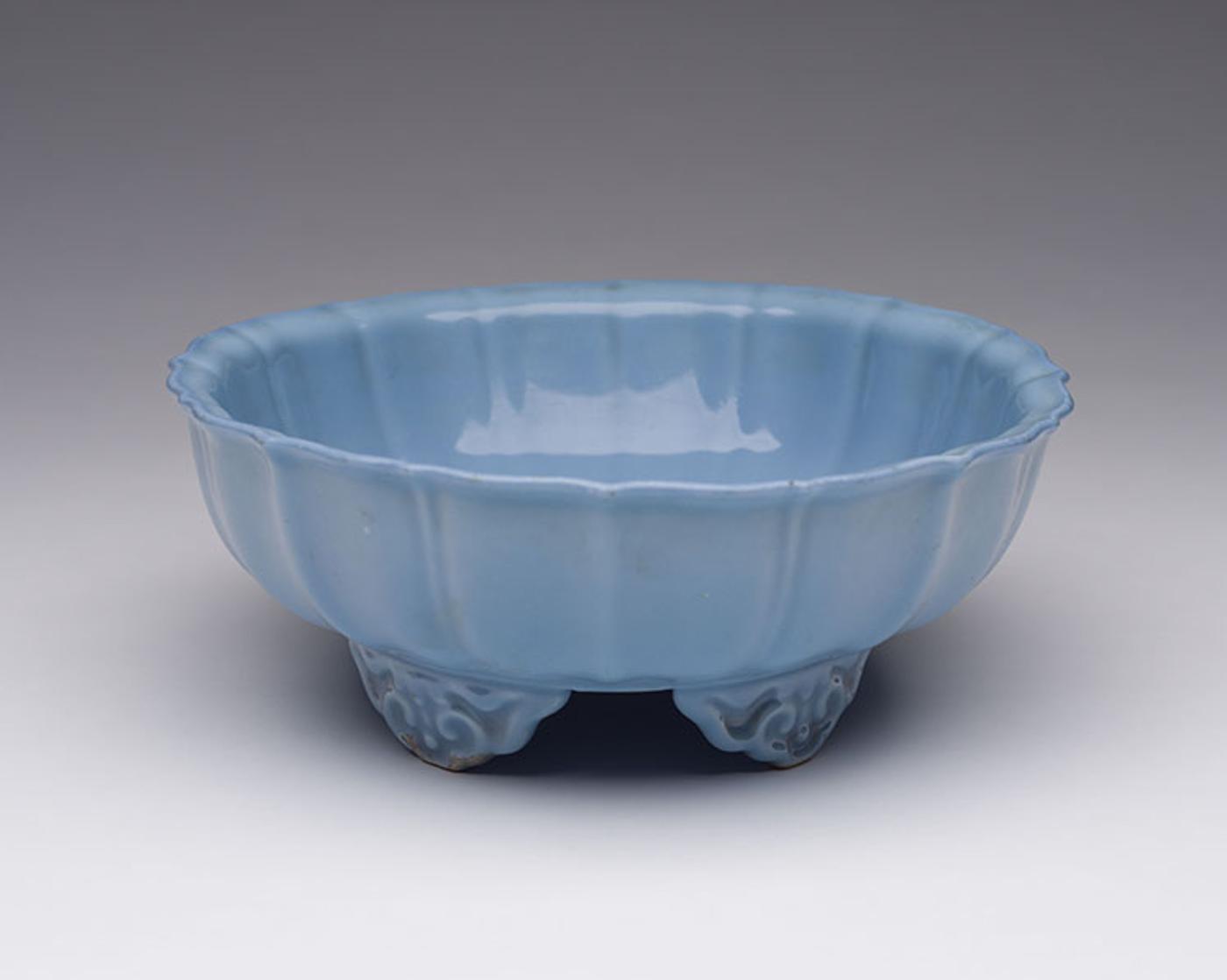 Chinese Art - A Chinese Lavender Blue Glazed Footed Narcissus Planter, Yonghzheng Mark, 19th Century
