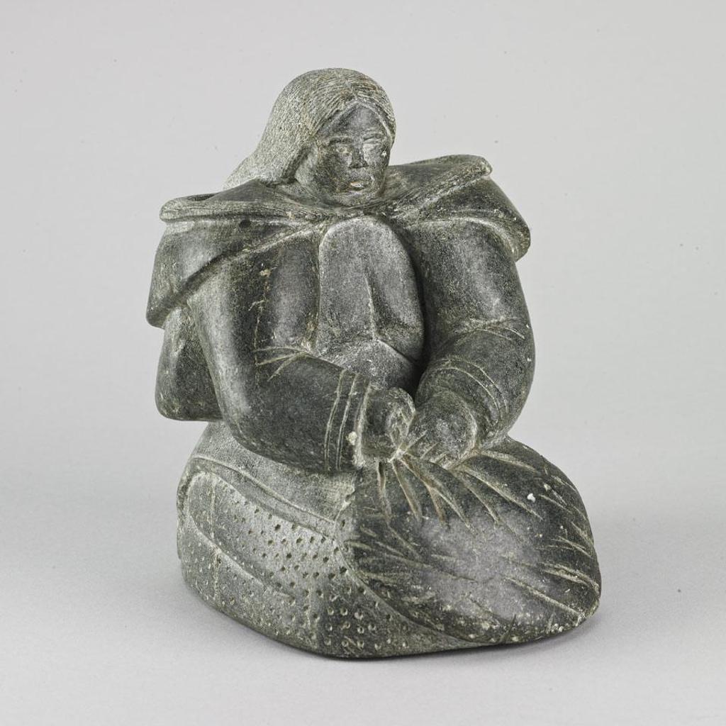 Siaja Quarak Ainalik (1910) - Kneeling Woman Holding Skin