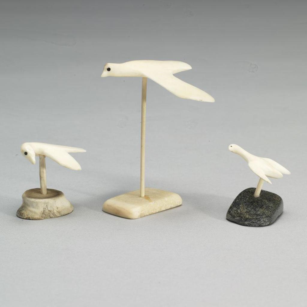 Nullut - Three Birds On Bases