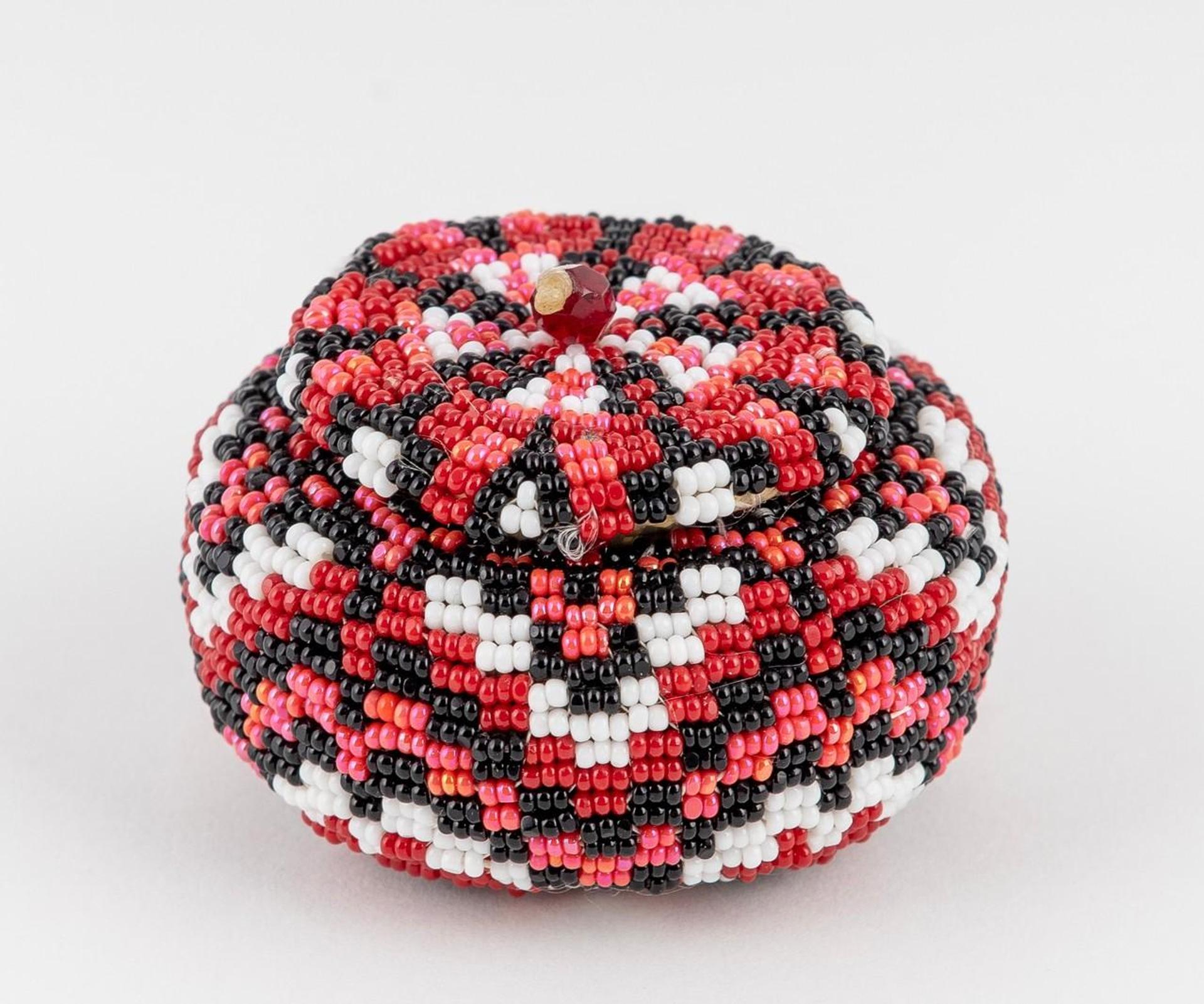 Cheryl Williams - a finely beaded lidded basket