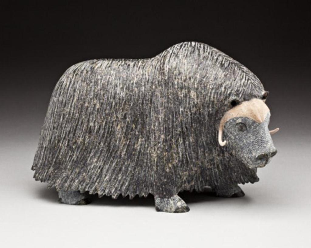 Lucassie Ikkidluak (1949) - Grey stone, antler and inlay