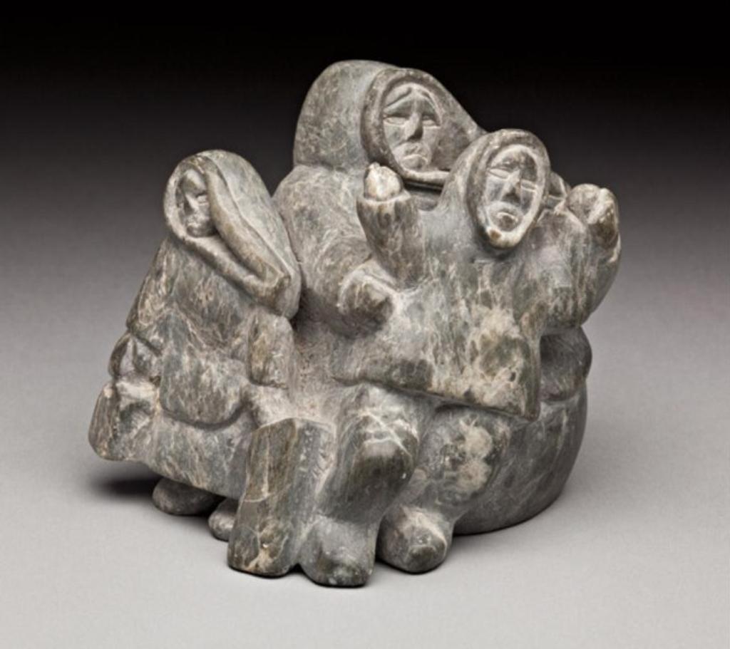 Adjia Arnavigaq Naulituk (1906) - Mother and two children