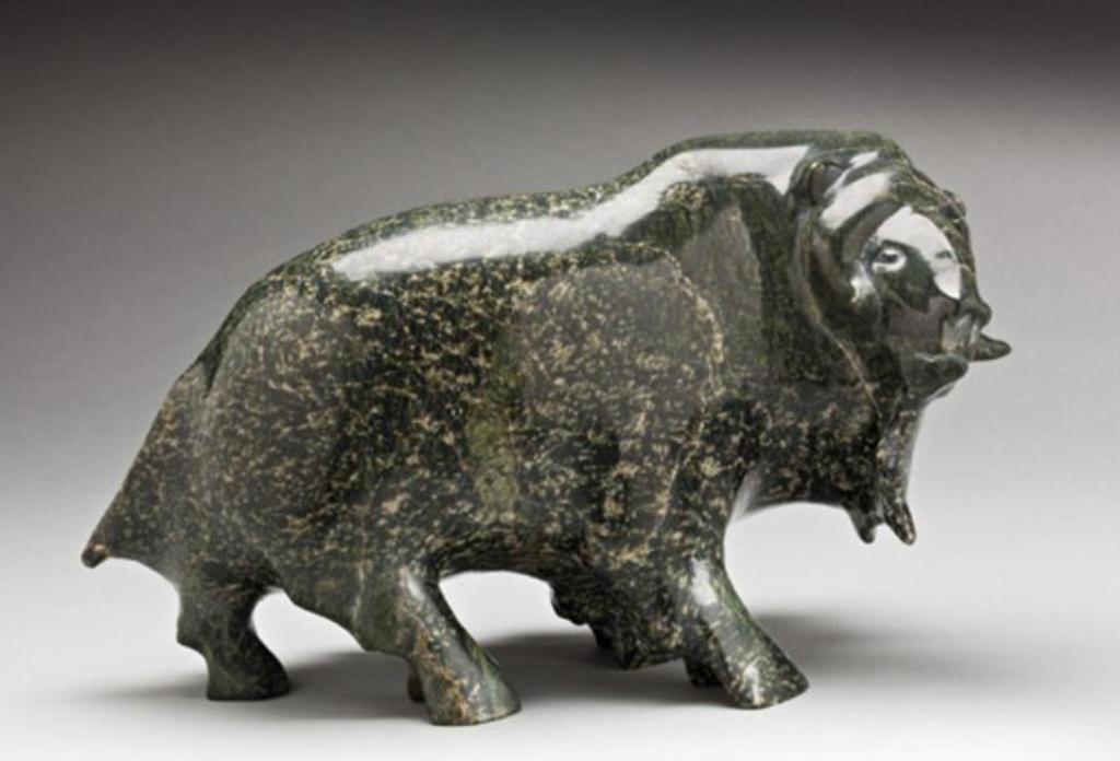 Saila Kipanek (1948) - Marbled dark green stone