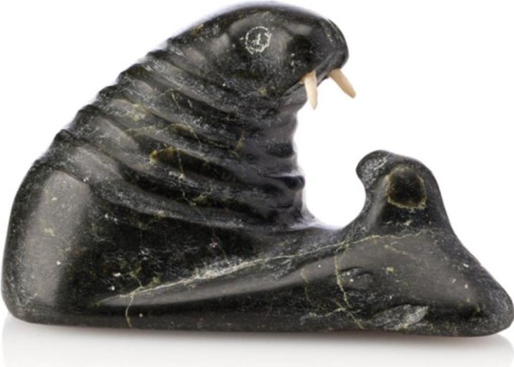 Koveyook Natsiapik (1909) - Walrus and Calf