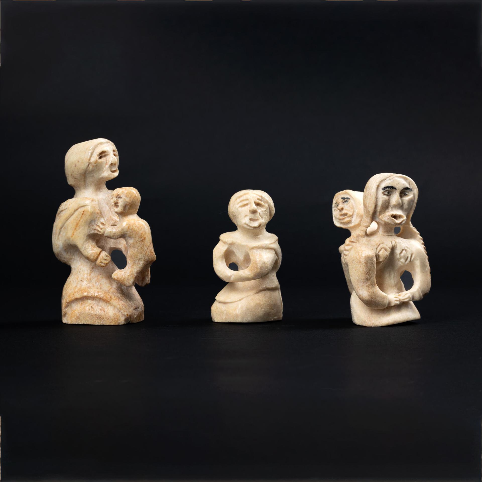 Alice Utakralak Nanorak (1939) - Group Of Antler Women And Children, 1978