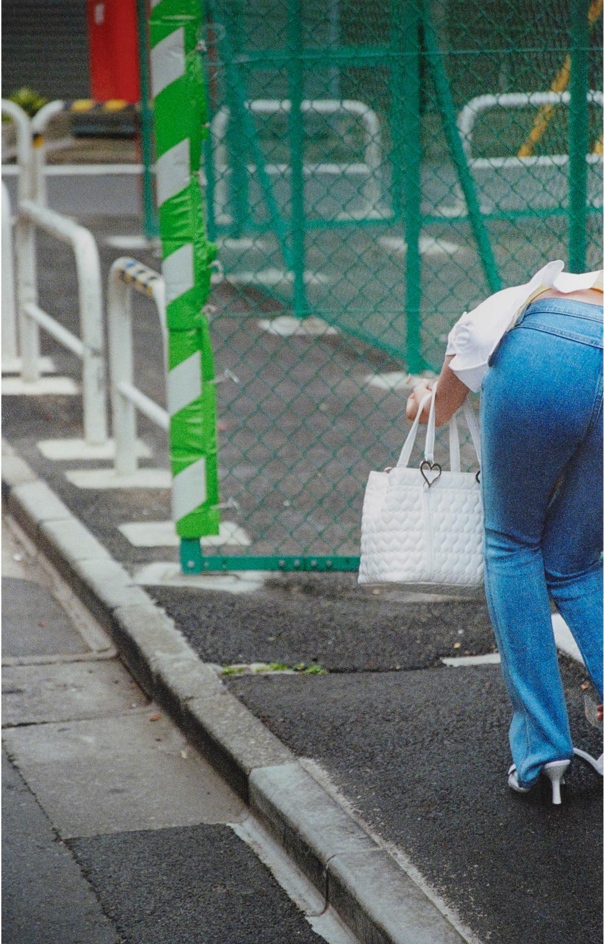 Stephen Waddell (1968) - Woman Adjusting Shoe, 2004