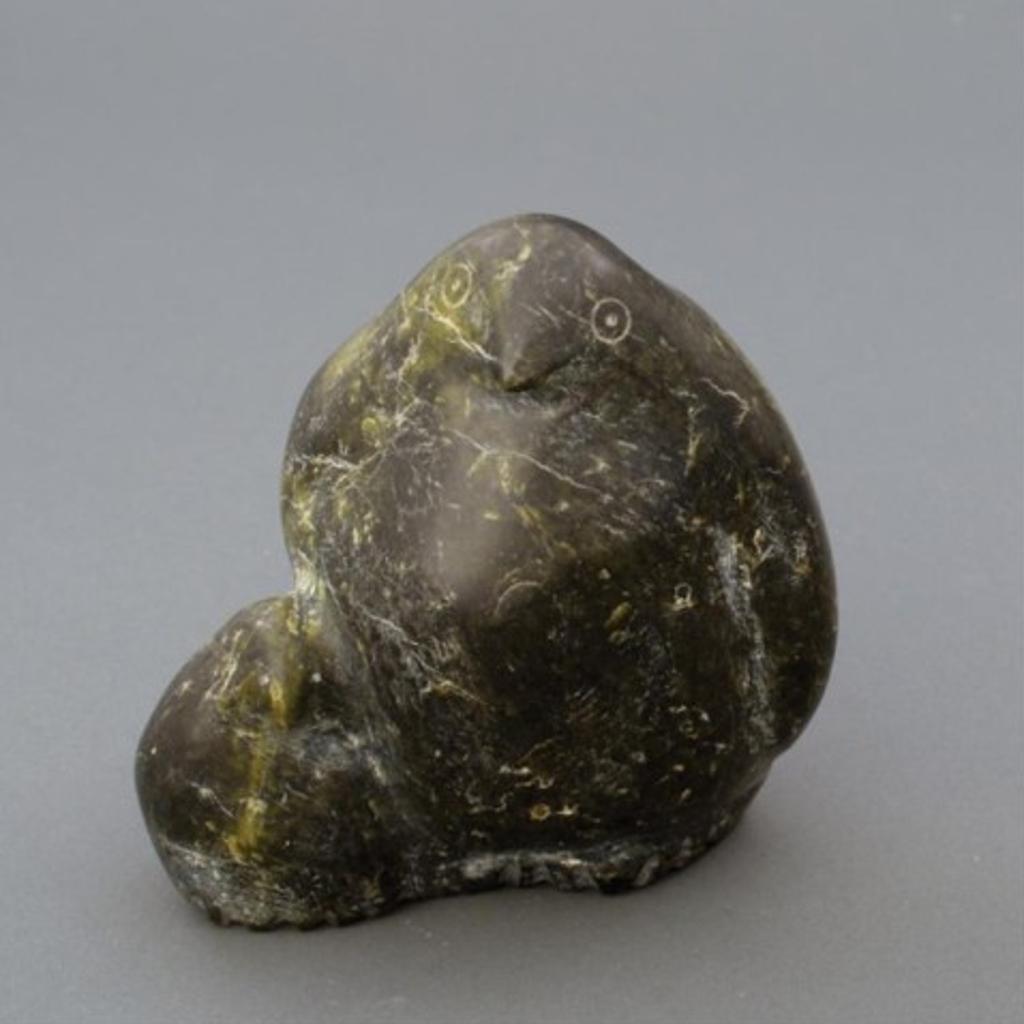 Pameotok (1975) - Mottled green stone carving of as ookpik & her young