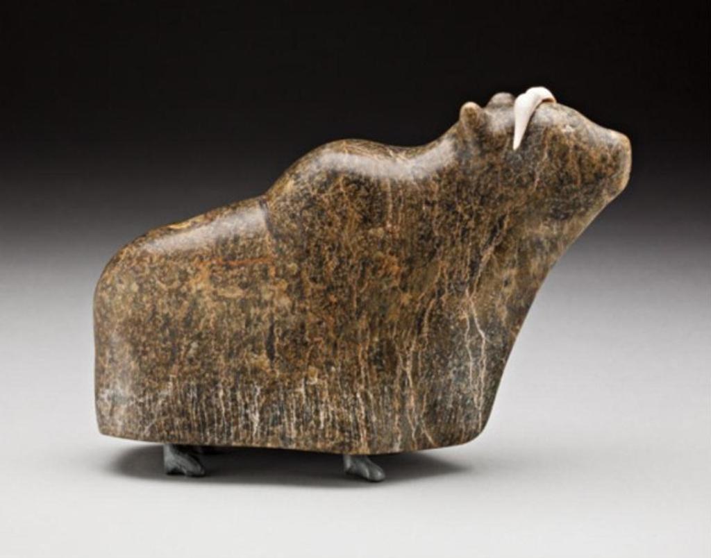Thomassie (1980) - Mottled brown stone, grey stone and antler