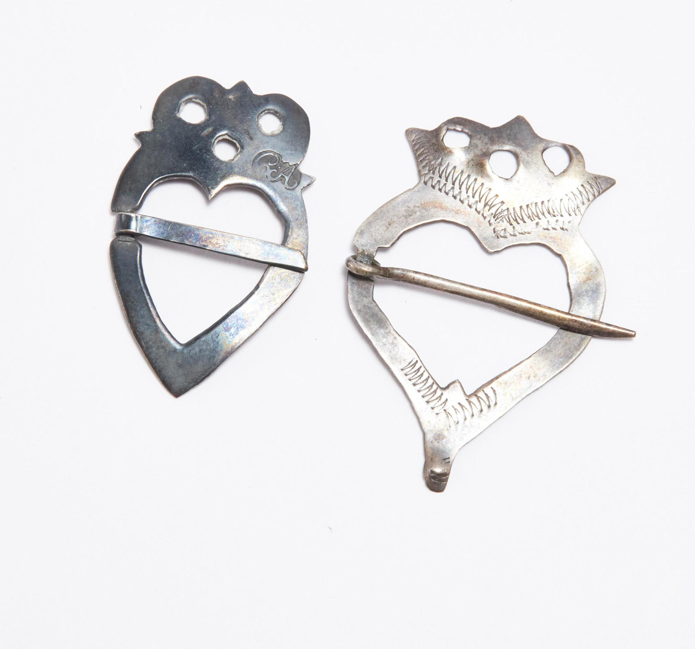 Charles Arnoldi (1946) - Trade Silver Heart-Form Brooches, Ca. 1779-1817