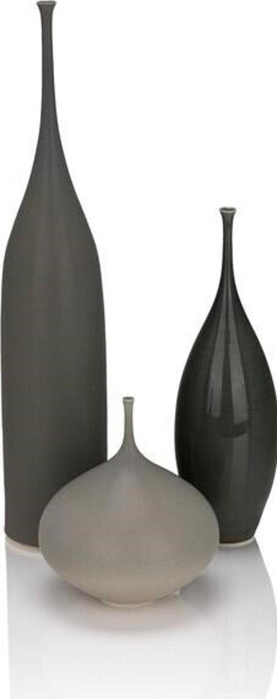 Sophie Cook (1974) - Trio of ceramic monochrome celadon glazed vases with slender necks