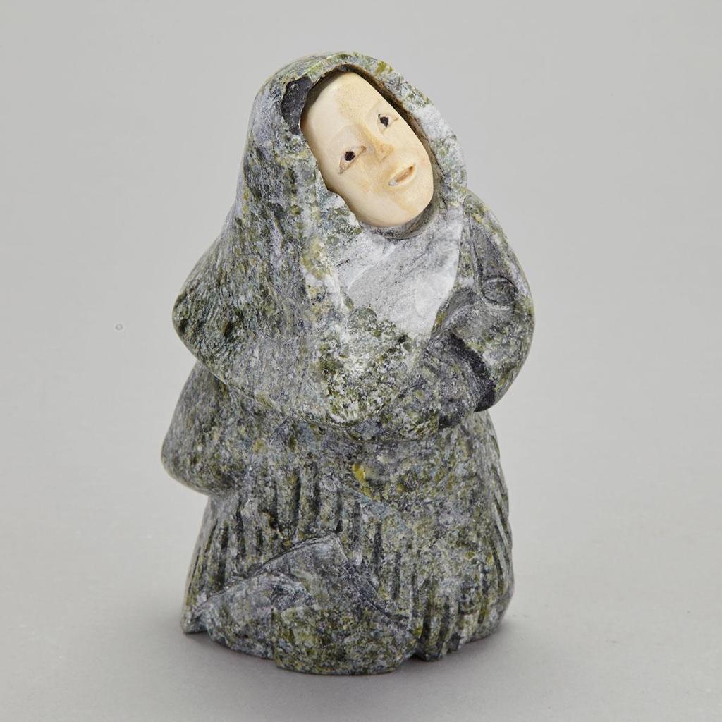 Mususi Aipeelee - Kneeling Woman