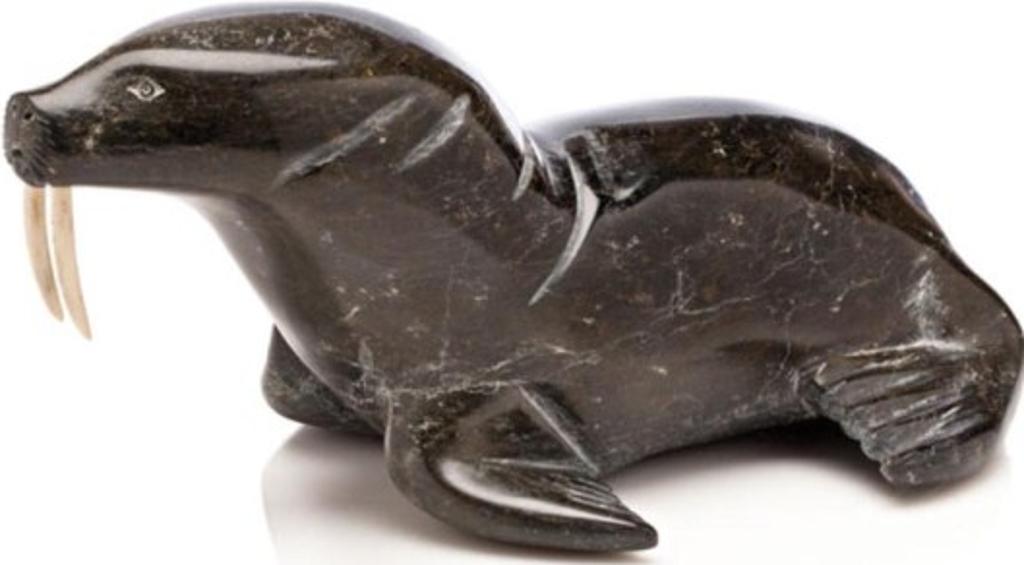 Sheokjuk Oqutaq (1920-1982) - /Kimmirut, Walrus, ca. 1975-78, Dark green stone and antler